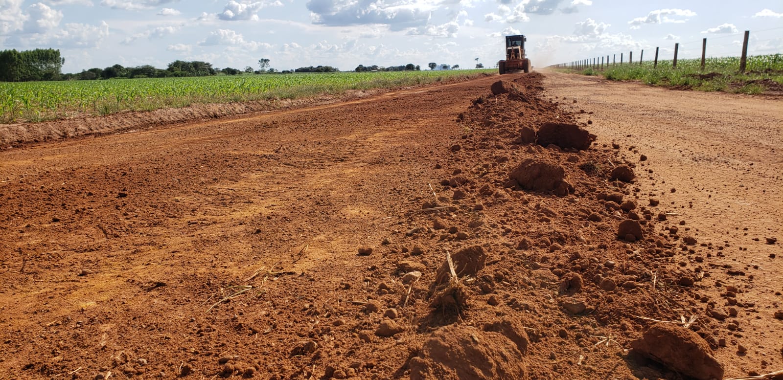 Após pedido de alguns vereadores secretária de obras trabalha em estradas de acesso ao "Assentamento Poranga"