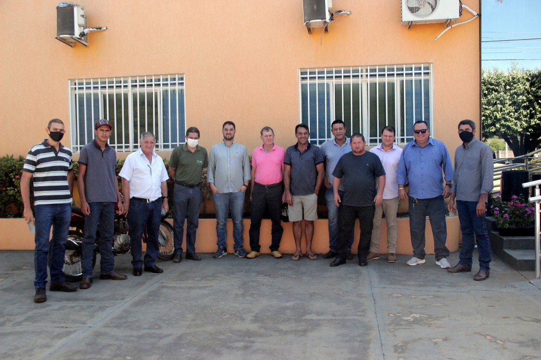 29/10/2021 11:28:00 Vereadores recebem técnicos do Senar que vão trabalhar a aplicação de programa voltado à produtores de Leite